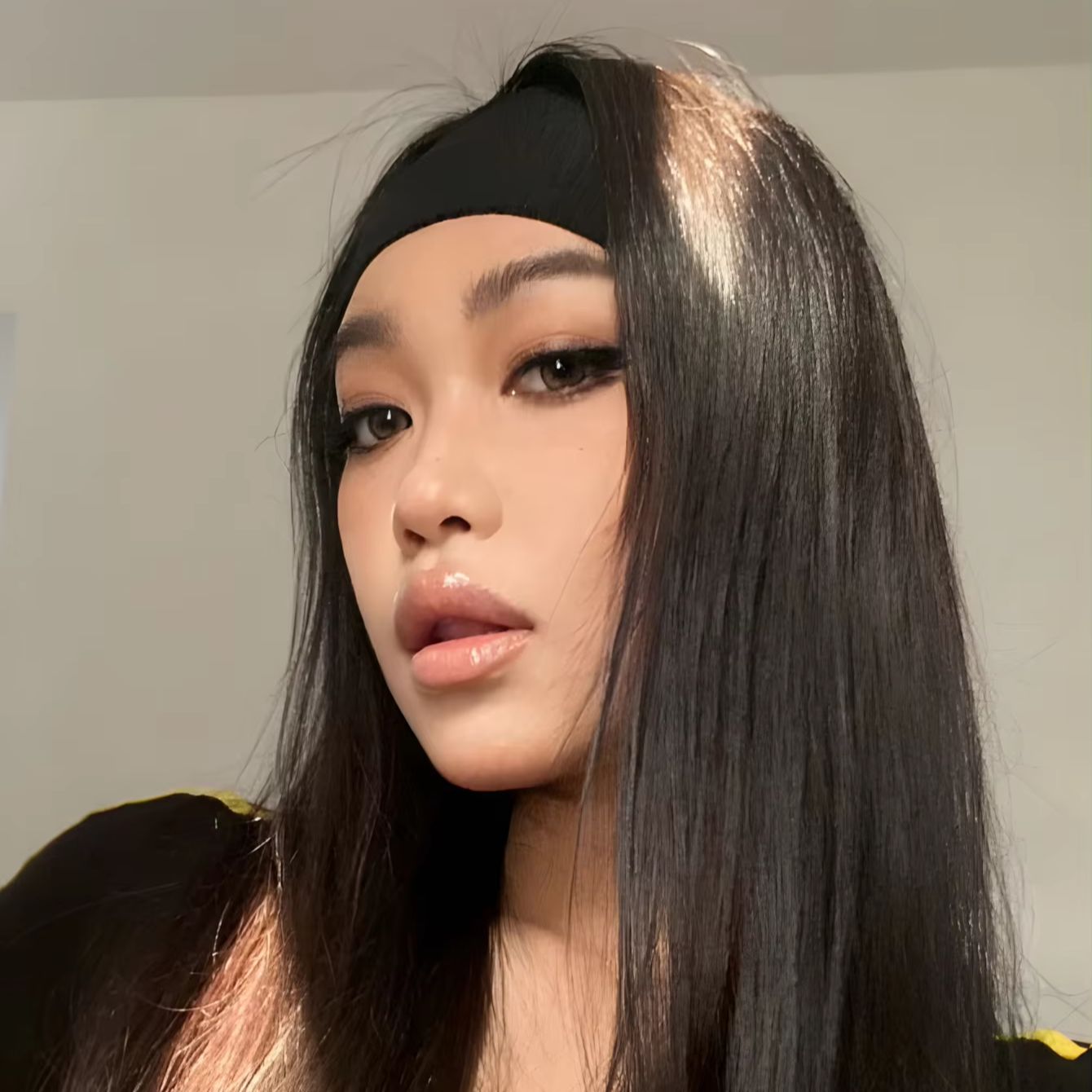 عصابة رأس مثلثة الشكل باللونين - مراجعة Bandana Blank White وسعره
